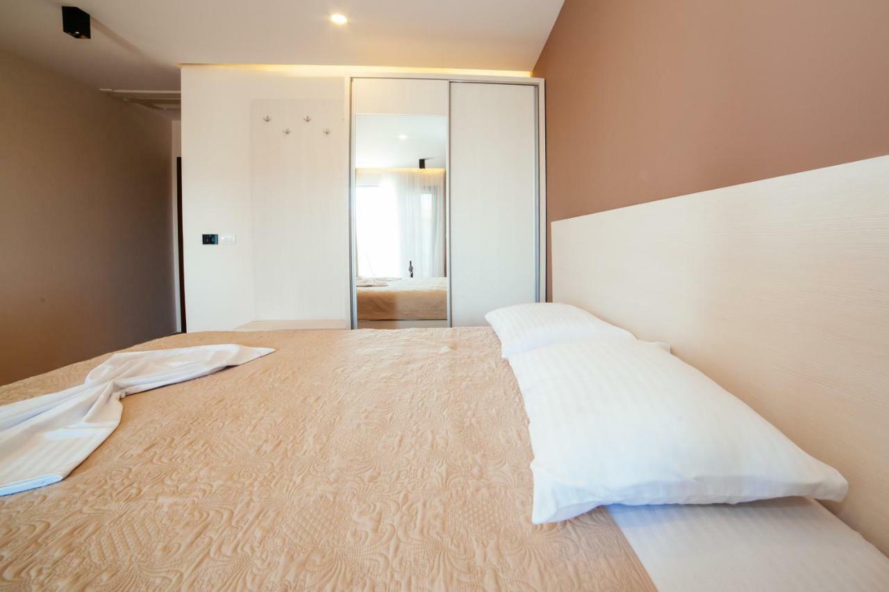 Adriatica Sea & Sun Bed and Breakfast Ulcinj Exteriör bild