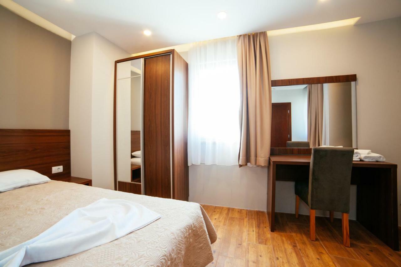 Adriatica Sea & Sun Bed and Breakfast Ulcinj Exteriör bild