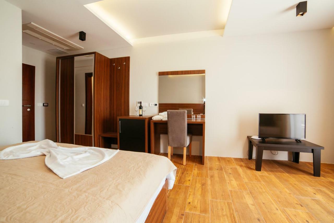 Adriatica Sea & Sun Bed and Breakfast Ulcinj Exteriör bild