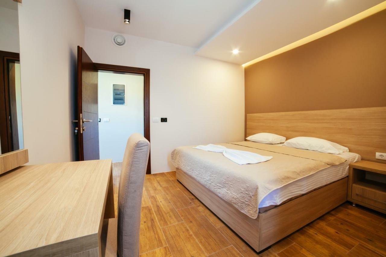 Adriatica Sea & Sun Bed and Breakfast Ulcinj Exteriör bild