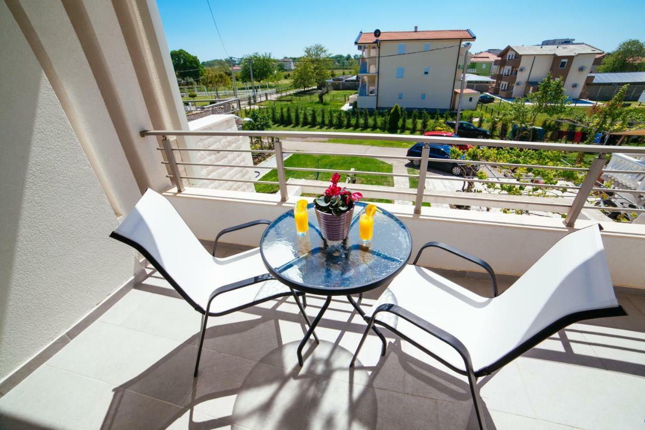 Adriatica Sea & Sun Bed and Breakfast Ulcinj Exteriör bild